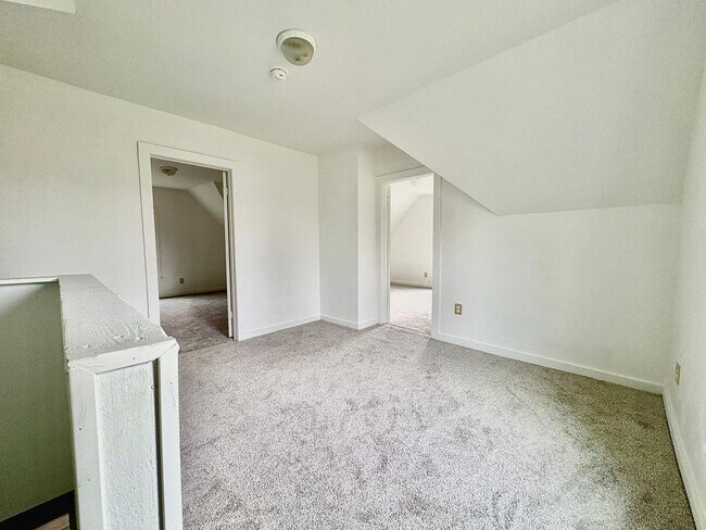 Building Photo - 2117 Bertrand St