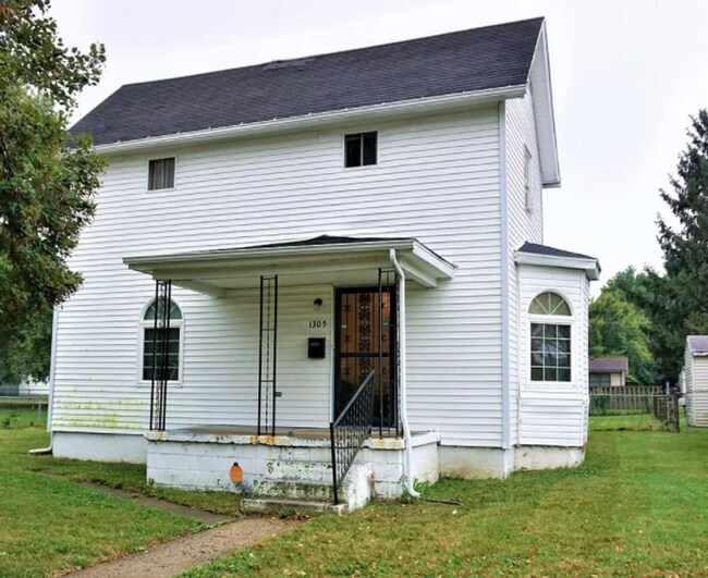 Building Photo - 4-bed, 2-bath home in Urbana available for August!  Currently being remodeled!