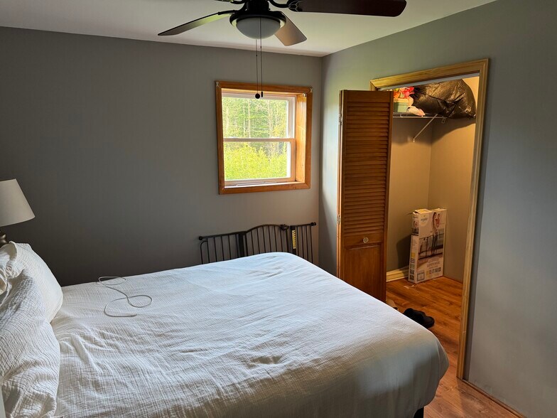 Bedroom first floor an walk in closet - 15 Lakeside Dr