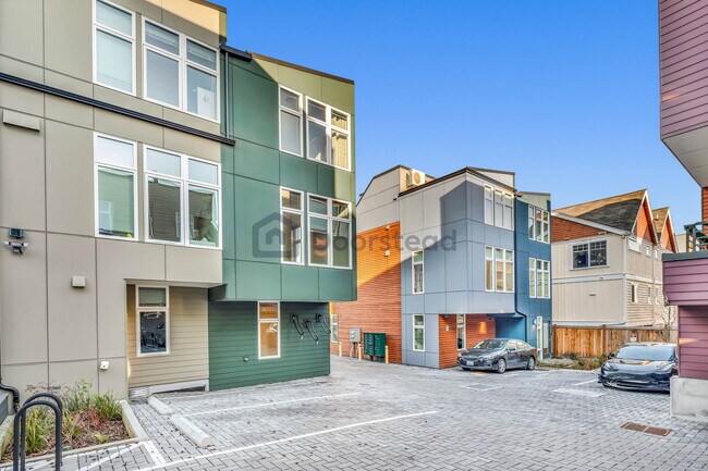 Building Photo - 2505 E Union St