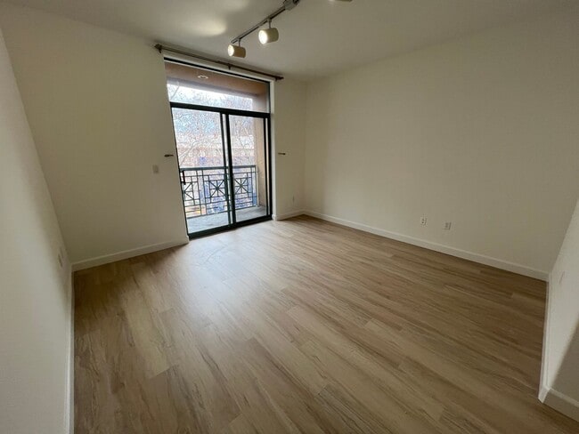 Building Photo - $3,595 - Beautiful and Spacious Downtown San Jose 2bd/2ba Condo in a Luxury Complex Next To SJSU