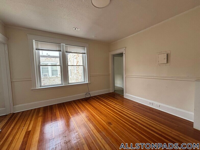 Building Photo - 6 Barrows St