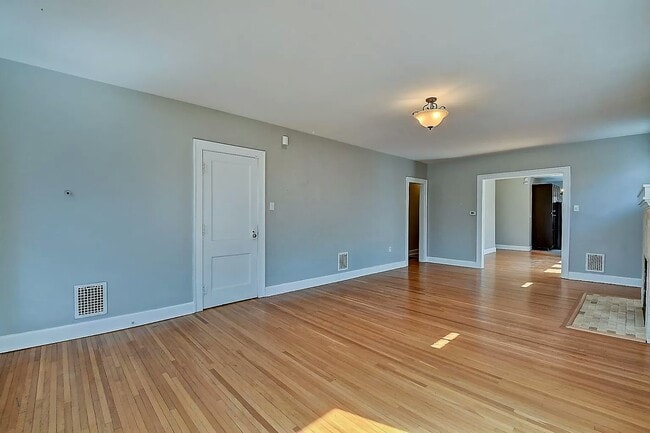 Building Photo - 4039 Central Ave