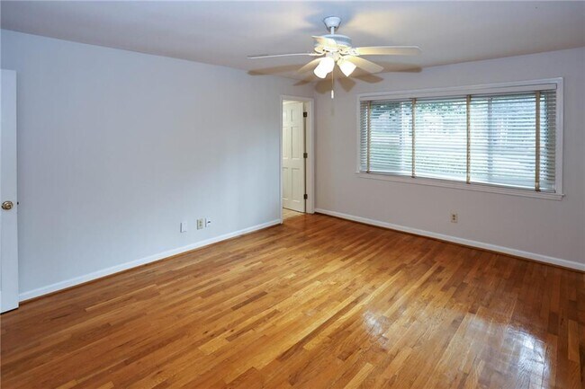 Building Photo - 115 Biscayne Dr NW