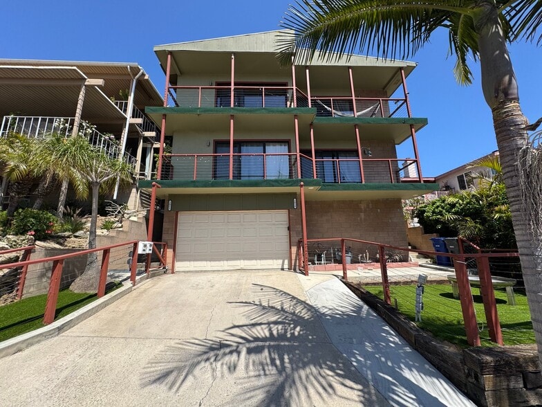 Building Photo - 2052 Terrace Dr