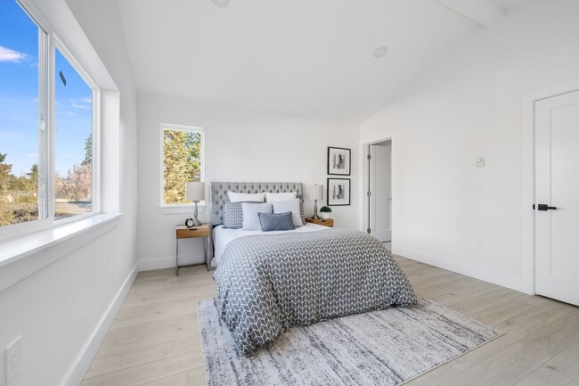 Building Photo - Beautiful Brand New 2bed 2.5bath Seattle H...