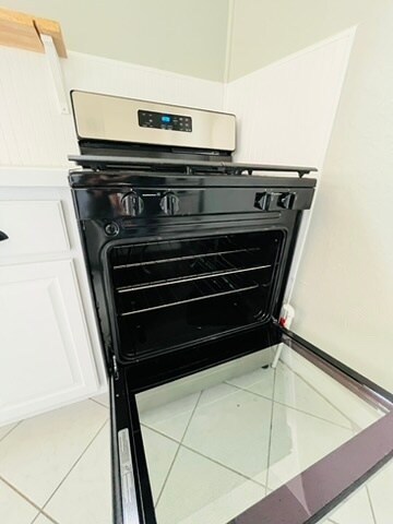 Kitchen - 5341 Carnegie St