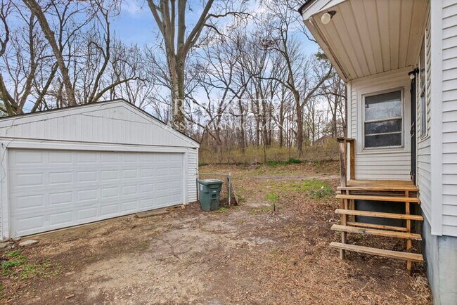 Building Photo - 2185 Slocum Ave