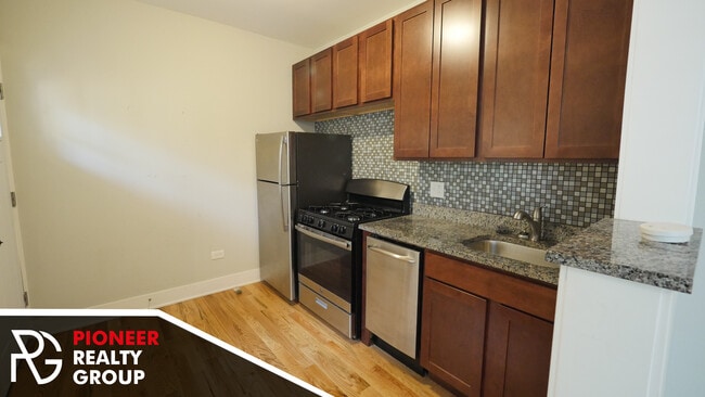 Building Photo - 3941 N Janssen Ave