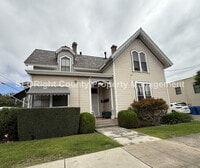 Building Photo - AVAILABLE NOW - 1 Bed, 1 Bath Charming Dow...