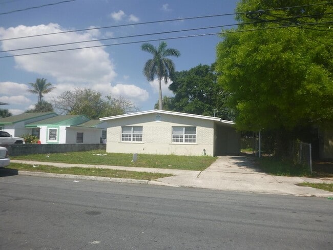 Primary Photo - 3105 Windsor Ave