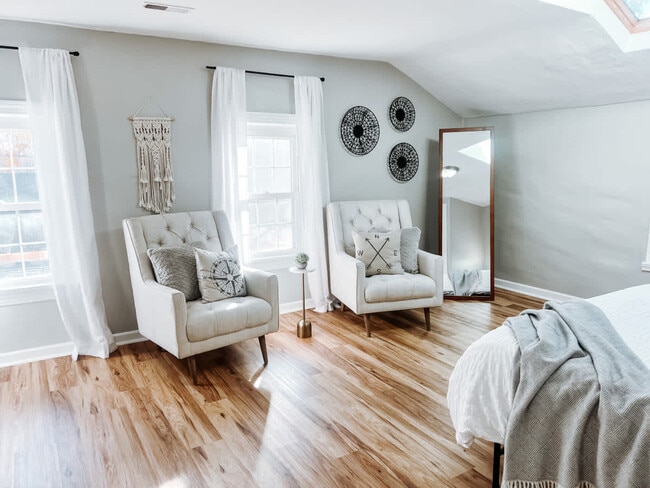 Building Photo - 367 S Rocky River Dr