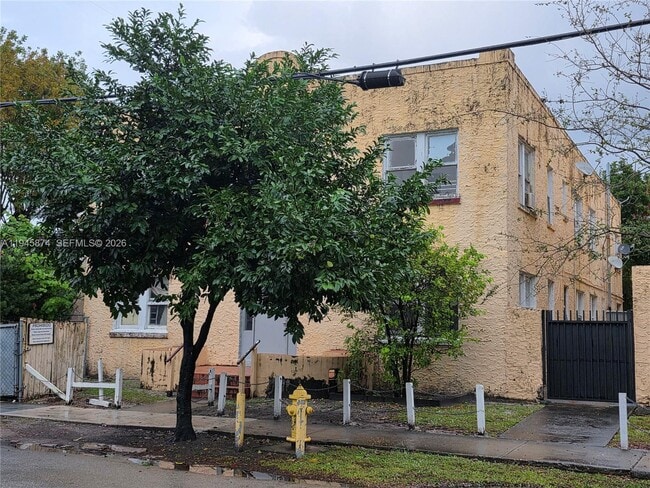 Building Photo - 1005 SW 19th Ave