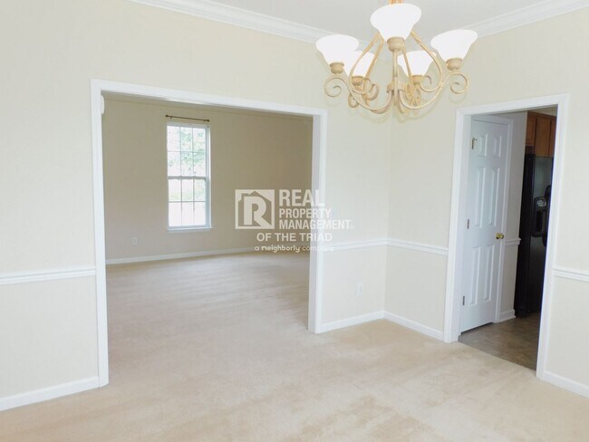 Building Photo - *NW High School* Lovely 4BR/2.5BA Home off...