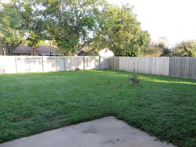 Building Photo - 663