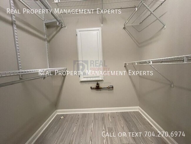 Building Photo - 5003 Sharon Rd