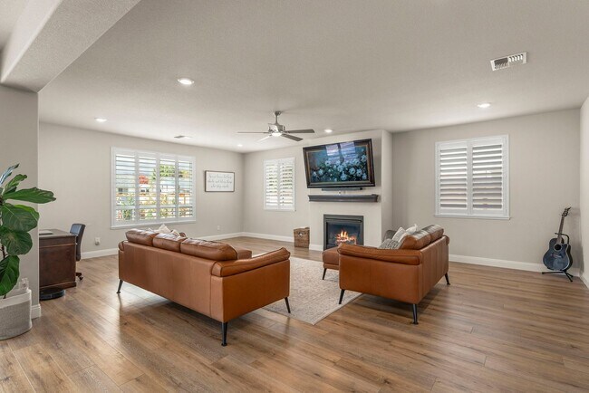 Building Photo - Spanish Springs furnished home for rent