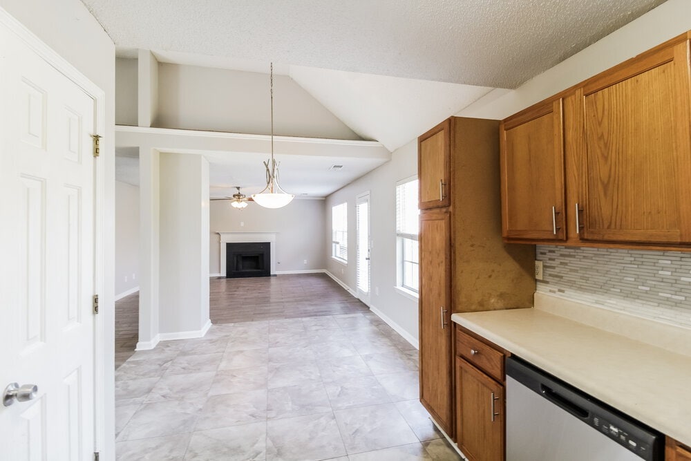 Building Photo - 248 Kings Cove