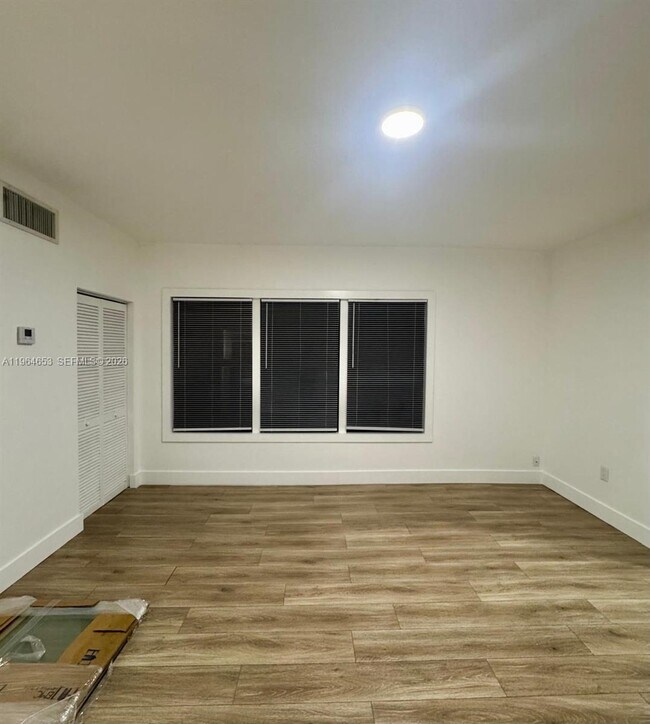 Building Photo - 842 Himmarshee St