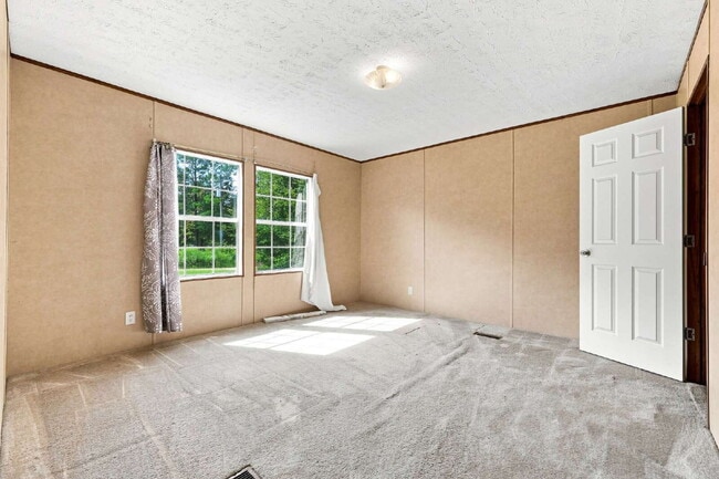 Building Photo - Spacious 3-Bedroom Rental on 1 Acre