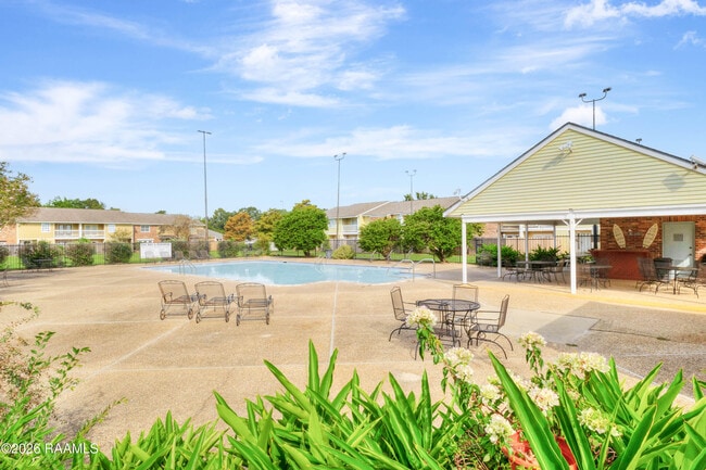 Building Photo - 200 Lodge Dr