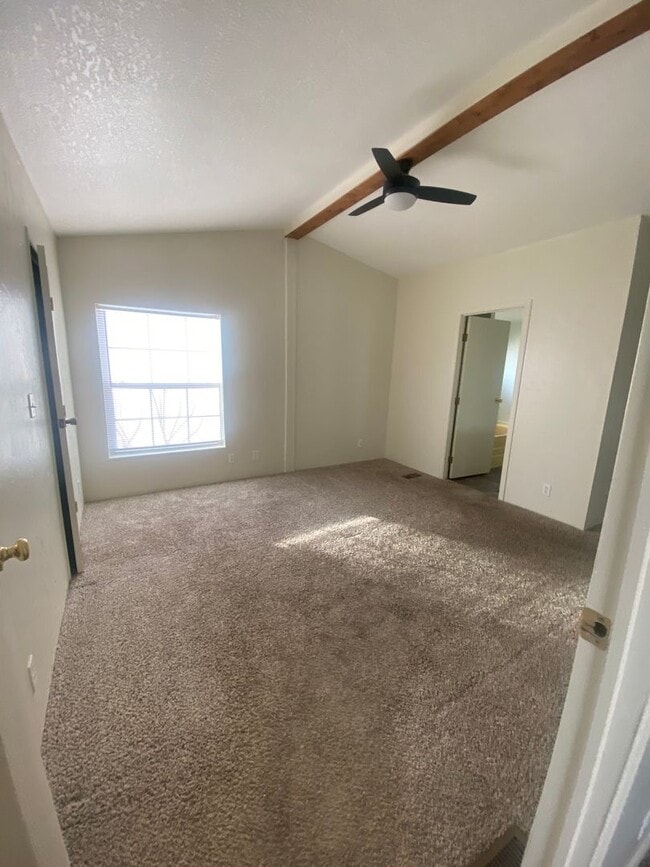 Building Photo - 4 Bedroom Single Family Home!