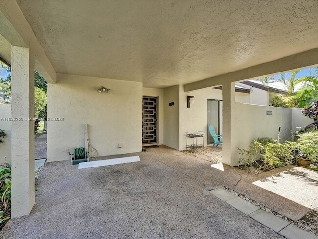 Building Photo - 8511 Casa Del Lago
