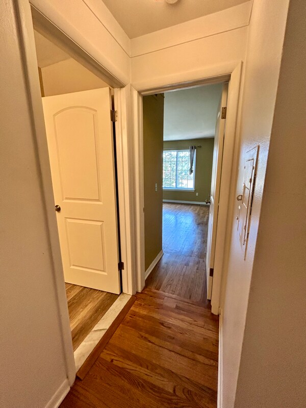Building Photo - 426 N Fox Hills Dr