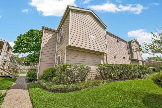 Building Photo - 1860 White Oak Dr