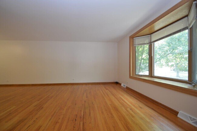 Building Photo - 651 S Stuart Ln