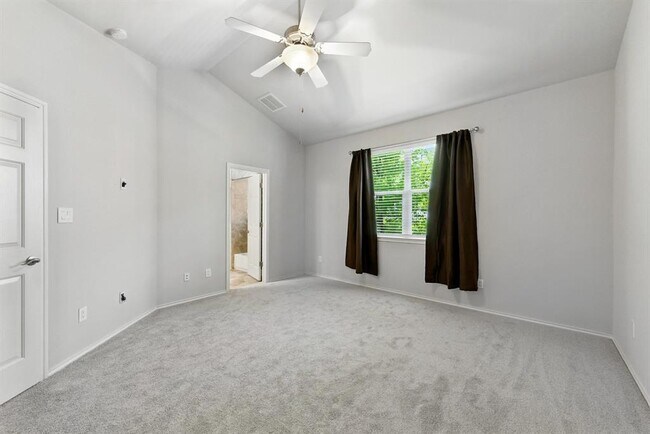 Building Photo - 512 Eberhart Ln