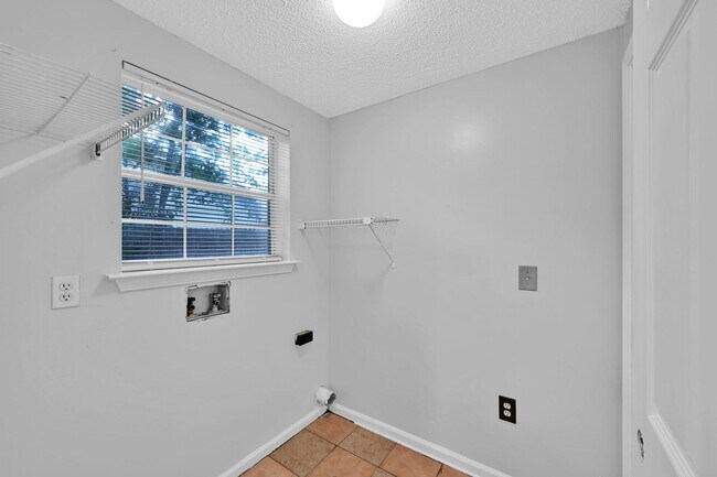 Building Photo - 9687 Hersham Ct