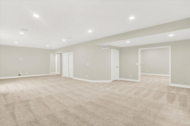 Building Photo - 7576 Oasis Dr