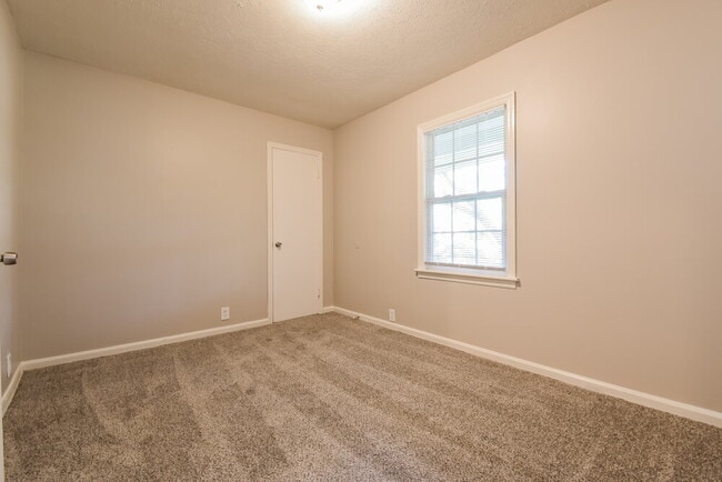 Building Photo - 6970 Richard Ln