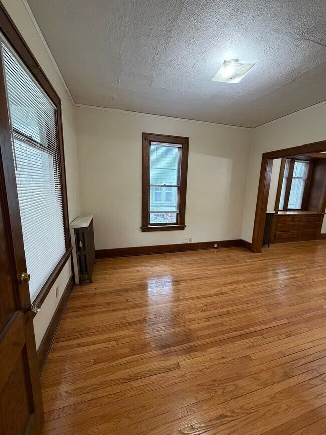 Building Photo - 316 N Sycamore St