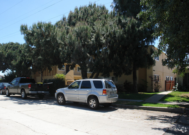 Building Photo - Shorecrest Apartments