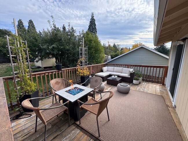 Building Photo - 15820 SE Harold Ave