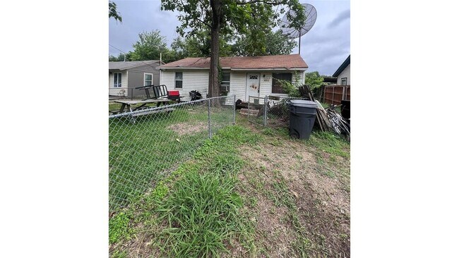 Building Photo - 9228 Homeplace Dr