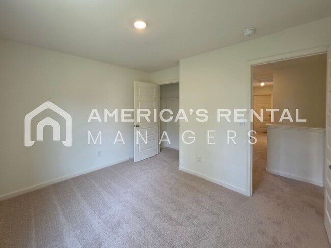 Building Photo - DEPOSIT PENDING! Spacious Home for Rent in Calera, AL!