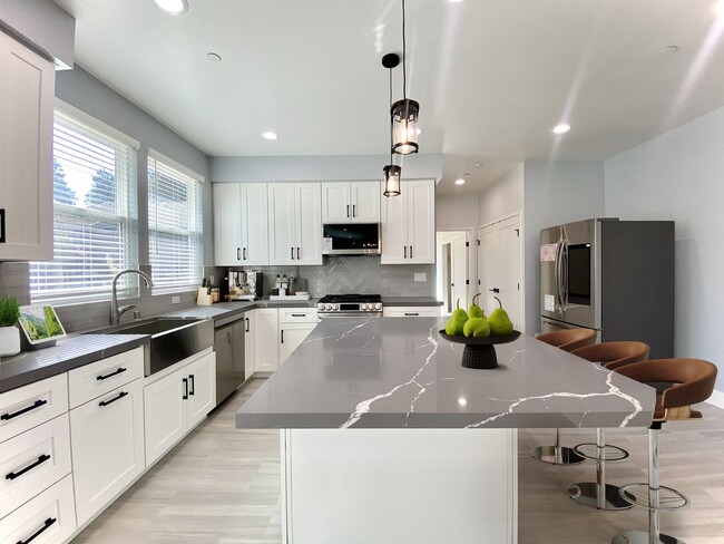 Building Photo - OPEN HOUSE SATURDAY OCT 19th FROM 1 - 3 PM...
