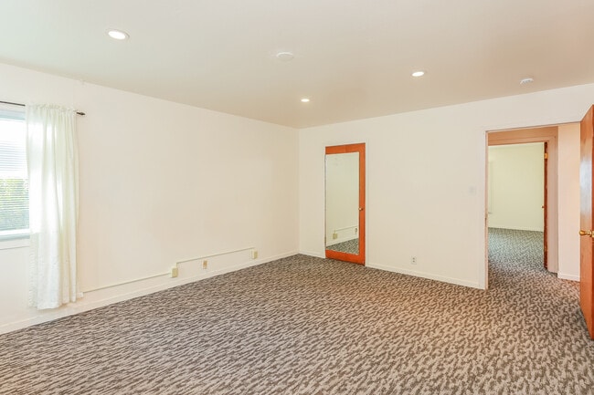 Building Photo - 80 Canyon Dr