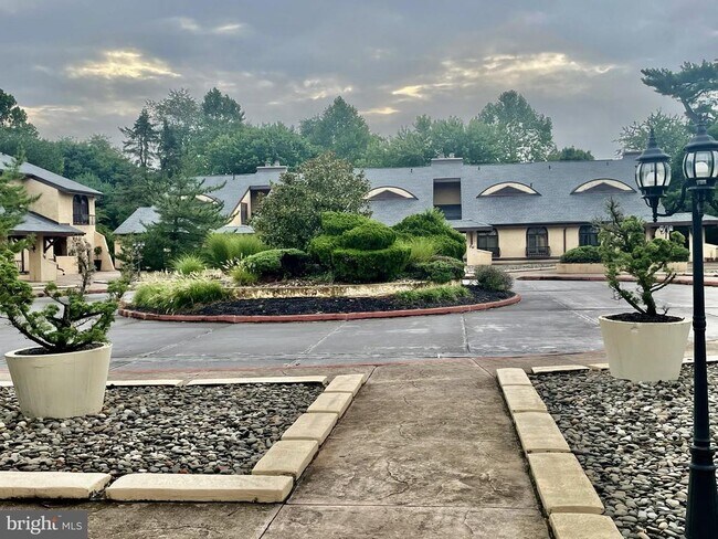 Building Photo - 301 Browning Ln