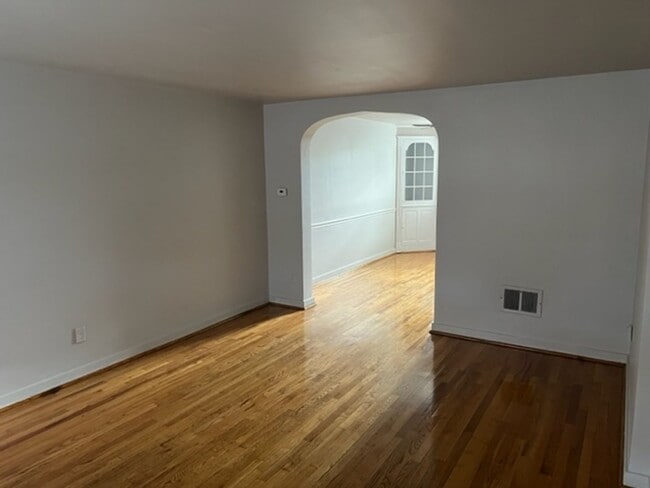 Building Photo - $1,300 harrisburg 3 bedroom house for rent