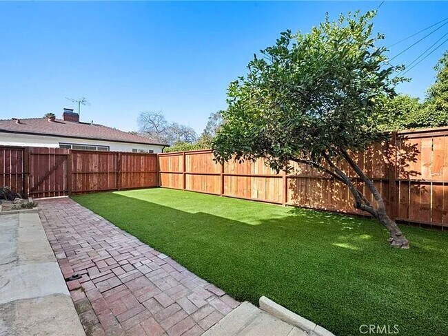 Building Photo - BRAND NEW 1BR + 1BA ADU / IN UNIT LAUNDRY ...