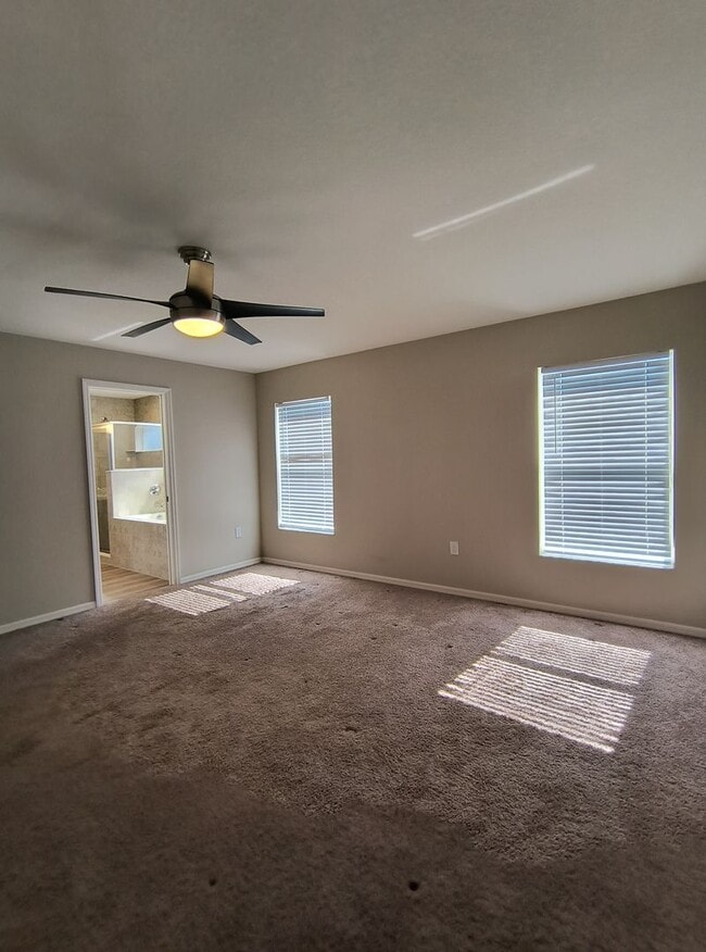 Building Photo - SOLAR ENGERY HOME!!! 4 BEDROOM 2 BATHROOM IN AUBURNDALE.