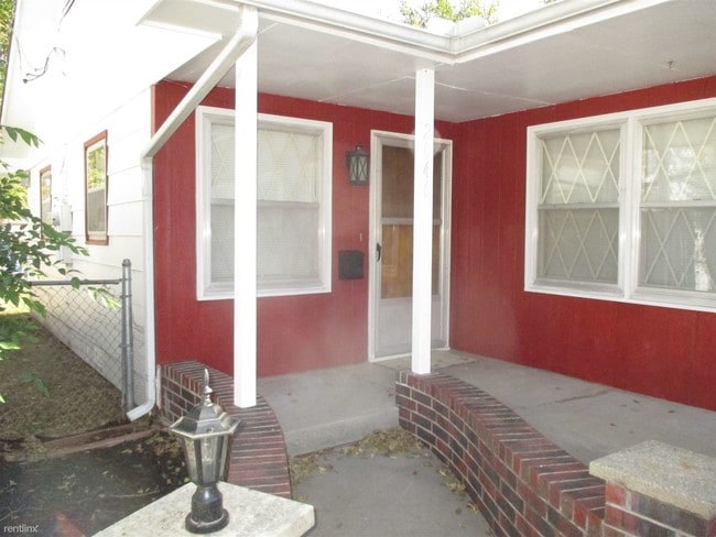 Building Photo - 2 br, 1 bath Duplex - 2046 S Gold St 2046 ...