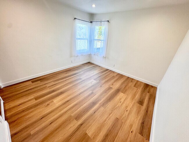 Building Photo - Beautifully Remodeled 3-Bedroom Home in Al...
