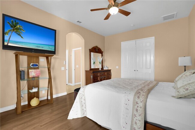 Building Photo - 515 Omar St