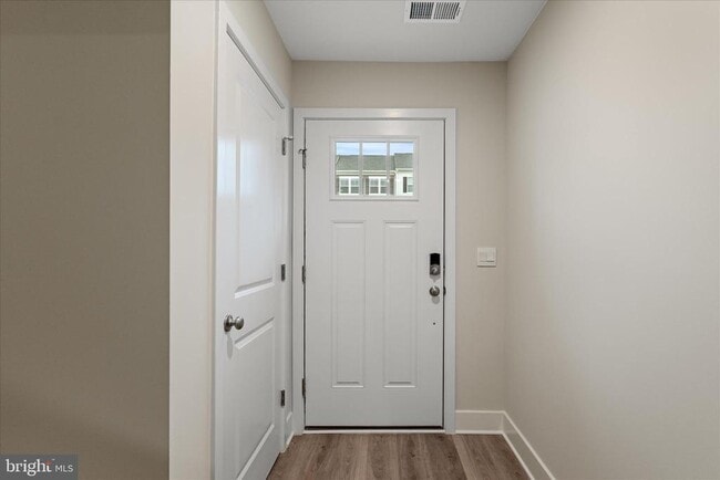 Building Photo - 180 Munsee Cir