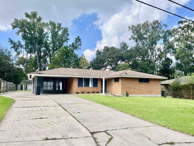 Building Photo - 545 Highland Park Dr